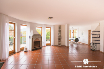 BERK Immobilien – Freistehendes Architektenhaus in bester Lage mit Panormablick - Wohn - Essbereich (107885)