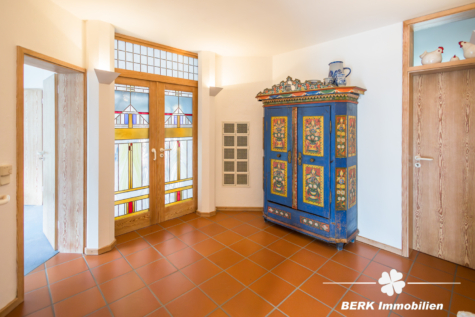 BERK Immobilien – Freistehendes Architektenhaus in bester Lage mit Panoramablick - Eingangsbereich - Foyer (115677)