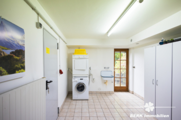 BERK Immobilien – Freistehendes Architektenhaus in bester Lage mit Panormablick - Waschraum (107908)