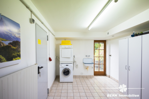 BERK Immobilien – Freistehendes Architektenhaus in bester Lage mit Panoramablick - Waschraum (115706)