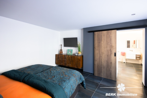 BERK Immobilien – Sanierte Immobilie in Bestlage: Ideal für Boutique oder B&B-Konzept - Schlafzimmer (117607)