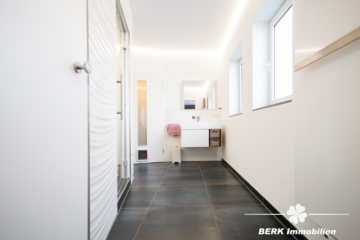 BERK Immobilien – charmantes Wohnhaus und Gewerbe unter einem Dach in der Miltenberger Altstadt - Master-Bad (104349)