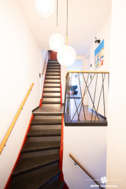 BERK Immobilien – charmantes Wohnhaus und Gewerbe unter einem Dach in der Miltenberger Altstadt - Treppenhaus (104326)