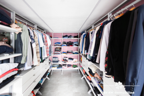 BERK Immobilien – Sanierte Immobilie in Bestlage: Ideal für Boutique oder B&B-Konzept - Ankleide (117610)