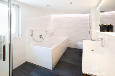 BERK Immobilien – Sanierte Immobilie in Bestlage: Ideal für Boutique oder B&B-Konzept - Badezimmer (117601)