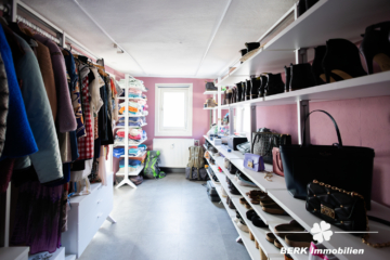 BERK Immobilien – charmantes Wohnhaus und Gewerbe unter einem Dach in der Miltenberger Altstadt - Ankleide (104345)