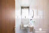 Gäste WC  OG - BERK Immobilien – Großzügiges Zweifamilienhaus mit Potenzial für Ausbau & Mehrgenerationenwohnen