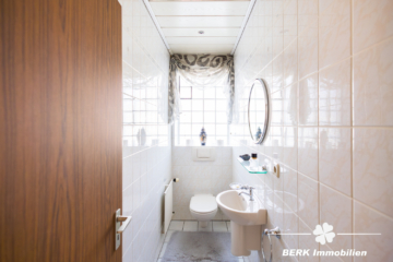 BERK Immobilien – Großzügiges Zweifamilienhaus mit Potenzial für Ausbau & Mehrgenerationenwohnen - Gäste WC  OG (110194)