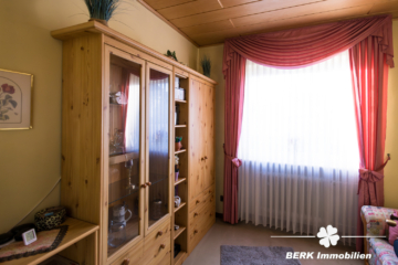 BERK Immobilien – Großzügiges Zweifamilienhaus mit Potenzial für Ausbau & Mehrgenerationenwohnen - Gästezimmer EG (110183)