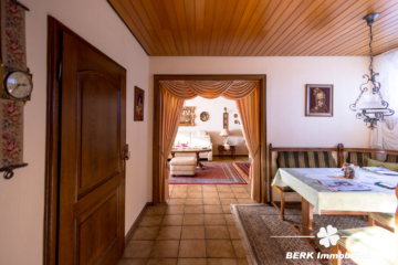 BERK Immobilien – Großzügiges Zweifamilienhaus mit Potenzial für Ausbau & Mehrgenerationenwohnen - Esszimmer - Wohnzimmer (110178)