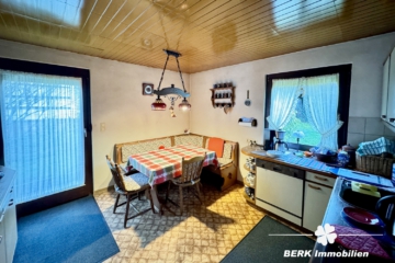 BERK Immobilien – Charmantes Einfamilienhaus mit Garten und viel Potenzial in zentraler Lage - Wohnküche EG (111456)