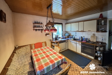 BERK Immobilien – Charmantes Einfamilienhaus mit Garten und viel Potenzial in zentraler Lage - Wohnküche EG (111457)