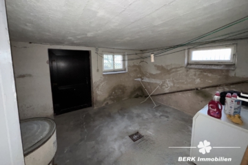 BERK Immobilien – Charmantes Einfamilienhaus mit Garten und viel Potenzial in zentraler Lage - Waschraum KG (111470)
