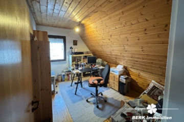 BERK Immobilien – Charmantes Einfamilienhaus mit Garten und viel Potenzial in zentraler Lage - Kinderzimmer 2 DG (111465)