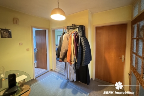BERK Immobilien – Charmantes Einfamilienhaus mit Garten und viel Potenzial in zentraler Lage - Flur EG (116532)
