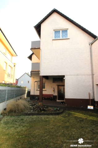 BERK Immobilien – vielseitig nutzbares, sehr gepflegtes Mehrfamilienhaus in Seligenstadt, OT Froschhausen - Ansicht Haus, hinten (116584)