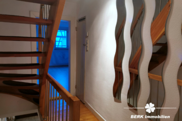 BERK Immobilien – Ensembleschutz – Junges Wohnen im charmanten Altbau-Reihenmittelhaus in Amorbach - Flur OG 1 (111955)