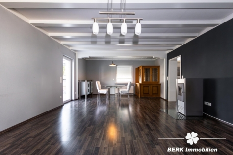 BERK Immobilien – Gepflegtes Zweifamilienhaus in Top-Lage von Haibach mit großem Grundstück - EG Wohn- und Esszimmer (118609)