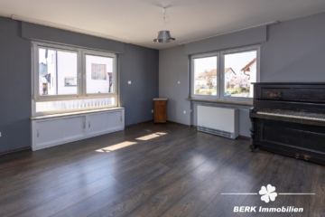 BERK Immobilien – Gepflegtes Zweifamilienhaus in Top-Lage von Haibach mit großem Grundstück - EG Zimmer IV (118608)