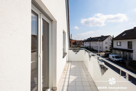 BERK Immobilien – Gepflegtes Zweifamilienhaus in Top-Lage von Haibach mit großem Grundstück - OG Balkon (118614)
