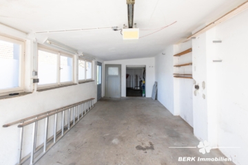 BERK Immobilien – Gepflegtes Zweifamilienhaus in Top-Lage von Haibach mit großem Grundstück - Garage (118623)