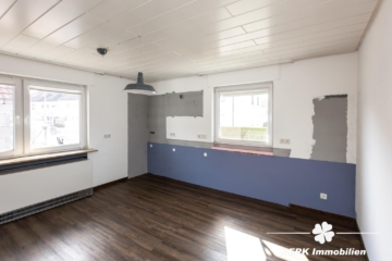 BERK Immobilien – Gepflegtes Zweifamilienhaus in Top-Lage von Haibach mit großem Grundstück - EG Küche (118605)