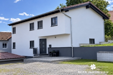 BERK Immobilien – Modernes Niedrigenergiehaus in Walldürn-Wettersdorf - Aussenansicht (129199)