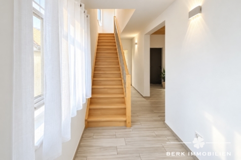 BERK Immobilien – Modernes Niedrigenergiehaus in Walldürn-Wettersdorf - Eingangsbereich (129202)