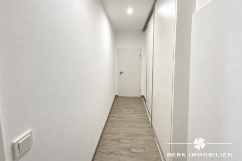 BERK Immobilien – Modernes Niedrigenergiehaus in Walldürn-Wettersdorf - Eingang OG - Flur (129212)