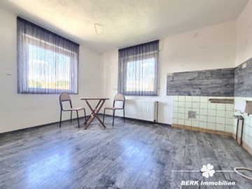 *VERKAUFT* BERK Immobilien – bezugsfertiges Siedlungshaus mit Charme und Naturnähe in Mömbris Dörnsteinbach - Küche (105006)