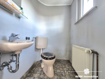 *VERKAUFT* BERK Immobilien – bezugsfertiges Siedlungshaus mit Charme und Naturnähe in Mömbris Dörnsteinbach - WC (105011)