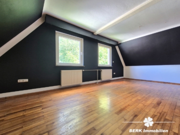 *VERKAUFT* BERK Immobilien – bezugsfertiges Siedlungshaus mit Charme und Naturnähe in Mömbris Dörnsteinbach - großes Schlafzimmer (105014)