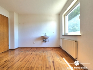 *VERKAUFT* BERK Immobilien – bezugsfertiges Siedlungshaus mit Charme und Naturnähe in Mömbris Dörnsteinbach - Kinderzimmer II (105018)