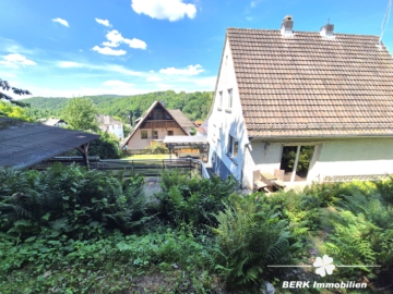 *VERKAUFT* BERK Immobilien – bezugsfertiges Siedlungshaus mit Charme und Naturnähe in Mömbris Dörnsteinbach - Ansicht Garten/Waldrand (105000)
