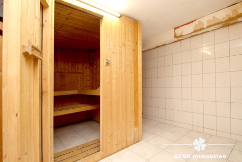 BERK Immobilien – Attraktives EFH in begehrter Lage v. Stockstadt mit großem Grundstück, Hof & Garage - KG Sauna (122425)