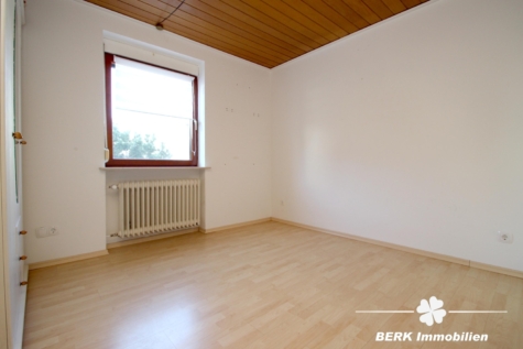 BERK Immobilien – Attraktives EFH in begehrter Lage v. Stockstadt mit großem Grundstück, Hof & Garage - EG Zimmer II (122417)