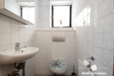 EG Gäste WC - BERK Immobilien – Attraktives EFH in begehrter Lage v. Stockstadt mit großem Grundstück, Hof & Garage
