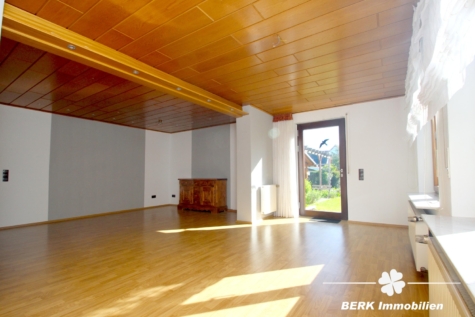 BERK Immobilien – Attraktives EFH in begehrter Lage v. Stockstadt mit großem Grundstück, Hof & Garage - EG Wohnzimmer Anbau (122415)