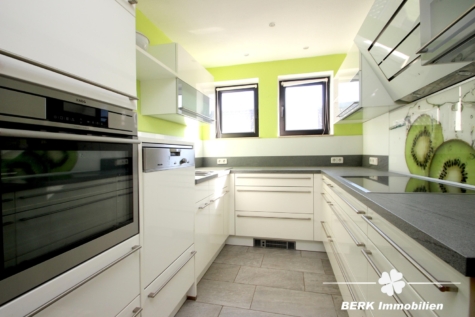 BERK Immobilien – Attraktives EFH in begehrter Lage v. Stockstadt mit großem Grundstück, Hof & Garage - EG Küche (122413)