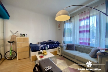 BERK IMMOBILIEN – Großzügiges zentrales Wohn-Gewerbe-Ensemble – ideal für Eigennutzung oder Investoren - Wohnen Haupth. (2) (108030)