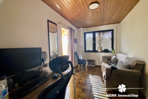 BERK IMMOBILIEN – Großzügiges zentrales Wohn-Gewerbe-Ensemble – ideal für Eigennutzung oder Investoren - Wohnen Hinterh. (3) (115478)