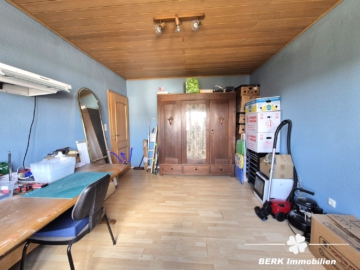 BERK Immobilien – geräumige 3-Zi-Whg in gepflegtem ZFH mit Balkon und Stellplatz in Hasselroth - Kinderzimmer / Büro (105049)