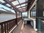 überdachter Balkon - BERK Immobilien – geräumige 3-Zi-Whg in gepflegtem ZFH mit Balkon und Stellplatz in Hasselroth