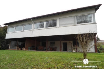 BERK Immobilien – Leben in Grünen: Charmantes Einfamilienhaus mit großem Garten in Lützelbach - Ansicht vom Garten (117829)