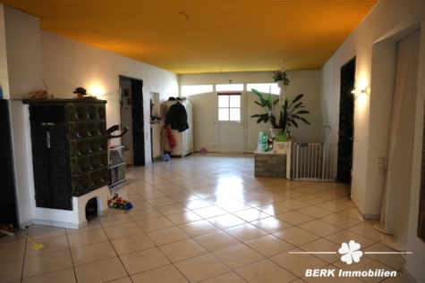 BERK Immobilien – Leben in Grünen: Charmantes Einfamilienhaus mit großem Garten in Lützelbach - Eingang (117831)