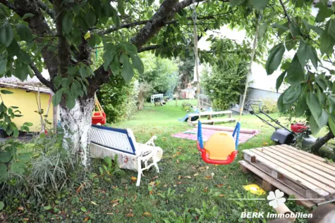 BERK Immobilien – Leben in Grünen: Charmantes Einfamilienhaus mit großem Garten in Lützelbach - Garten (130570)