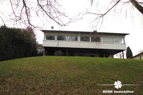 BERK Immobilien – Leben in Grünen: Charmantes Einfamilienhaus mit großem Garten in Lützelbach - Ansicht vom Garten (117827)