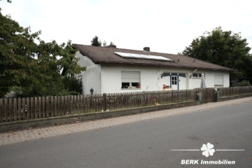 BERK Immobilien – Leben in Grünen: Charmantes Einfamilienhaus mit großem Garten in Lützelbach - Ansicht von der Straße (117826)