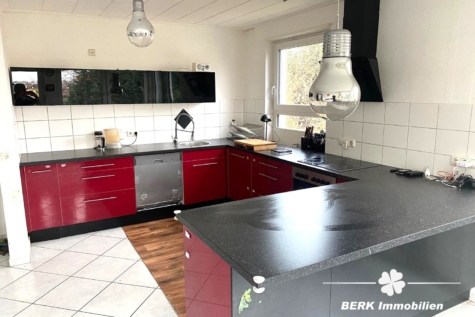 BERK Immobilien – Leben in Grünen: Charmantes Einfamilienhaus mit großem Garten in Lützelbach - Küche (117838)