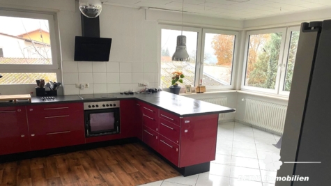 BERK Immobilien – Leben in Grünen: Charmantes Einfamilienhaus mit großem Garten in Lützelbach - Küche (117839)